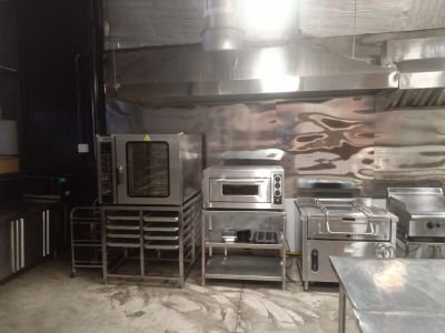 Cho thuê hệ thống bếp tổng phục vụ nấu mang đi ở 258 Âu Cơ, Tây Hồ, Hà Nội.