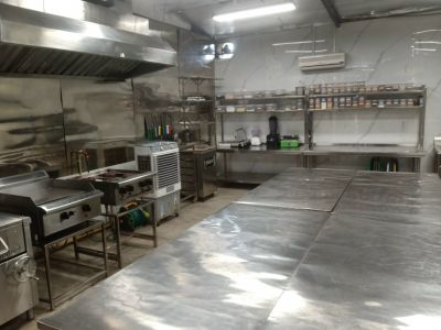 Cho thuê hệ thống bếp tổng phục vụ nấu mang đi ở 258 Âu Cơ, Tây Hồ, Hà Nội.